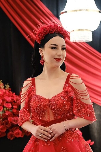 Beden kırmızı Renk Güllü Taşlı Kına Tacı ve Küpe Seti
