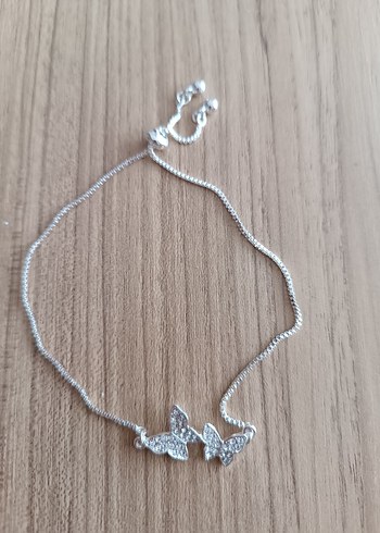 Gri Zincir Detaylı Kelebek Bileklik
