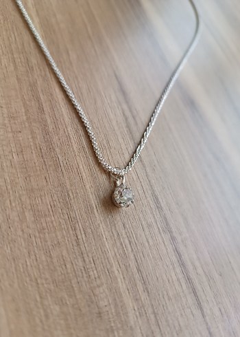 Zincir Detaylı Minimalist Gri Kolye