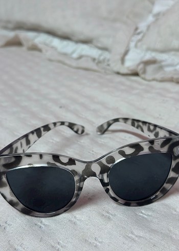 Şeffaf Koyu Mavi Kadın Güneş Gözlüğü - Görsel 3