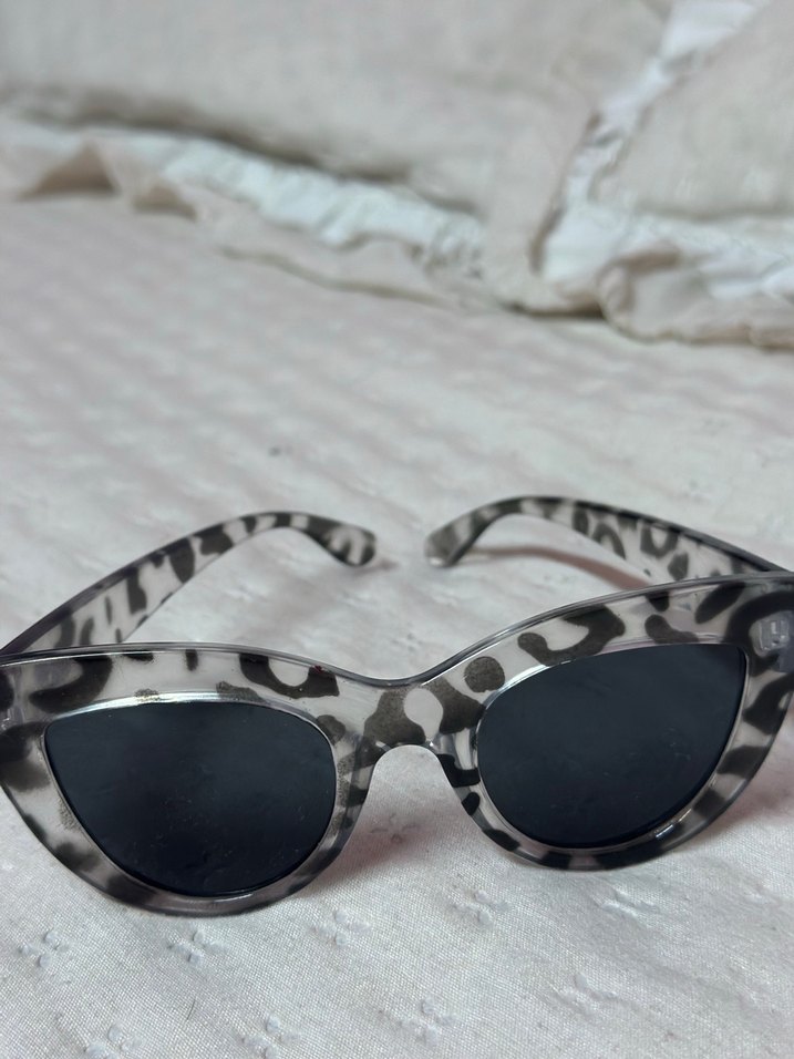 Şeffaf Koyu Mavi Kadın Güneş Gözlüğü - Görsel 3