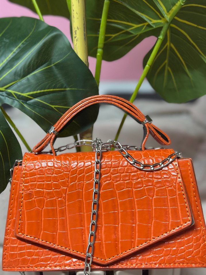 Zincir Detaylı Parlak Kahverengi Yılan Derisi Çanta - Görsel 2