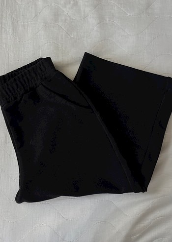 Siyah Rahat Kesim Kadın Şort Kapri - Görsel 3