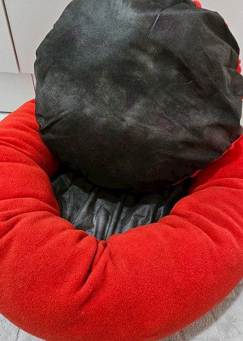 Kırmızı Kedi Yatağı ve Tüy Tarağı - Görsel 3