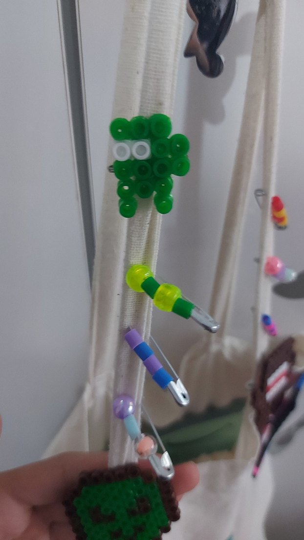 İstek renkli amongus rozet/çanta süsü - Görsel 4