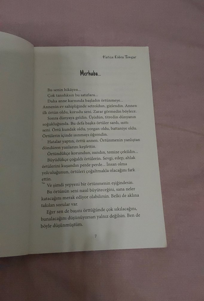 Başımın Üstünde Yerin Var - Hatice Kübra Tongar - Görsel 3