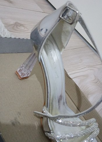 gümüş topuklu