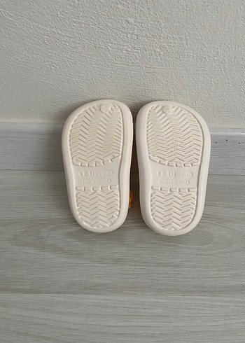 22 Beden Beyaz Renkli Desenli unisex Terlik