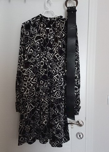 36 Beden Siyah Desenli mini elbise