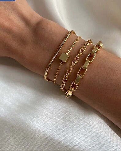 Küp detaylı 4lü set bileklik