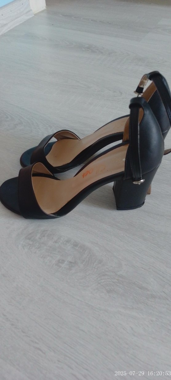 Siyah Parlak Tokalı Topuklu Kadın Ayakkabı - Görsel 2