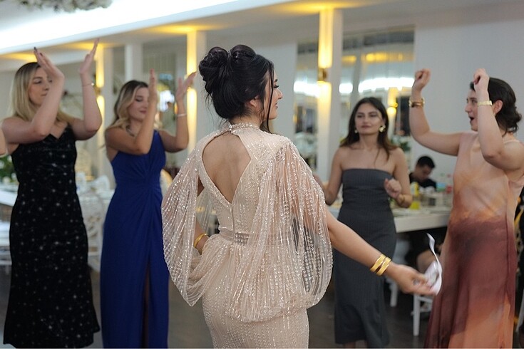 Diğer Balık Model Işıltılı Kol Detaylı Nişan Elbisesi