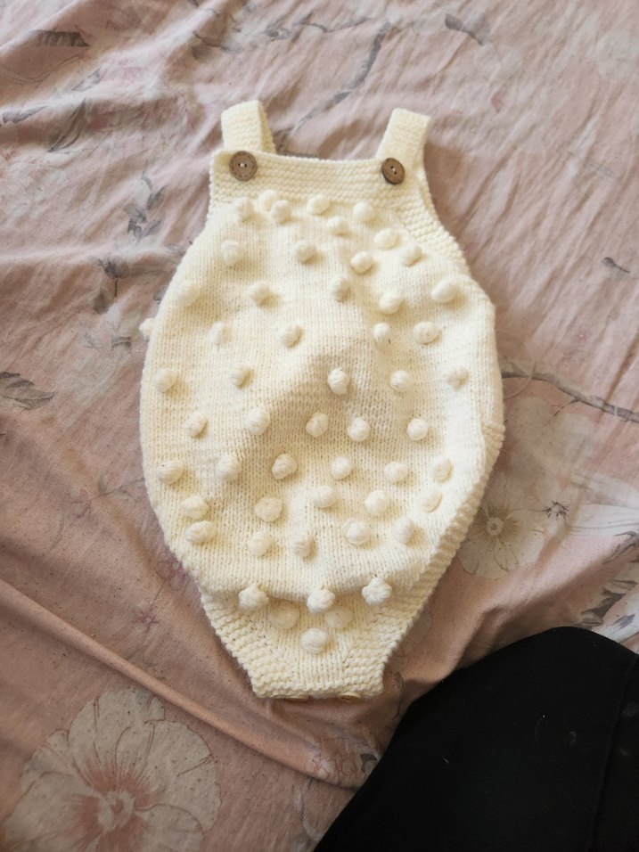 Beyaz Örgü Bebek Kız Tulumu - Görsel 3