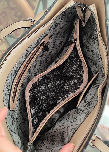 Beden ten rengi Renk Bej Buckle Detaylı Guess Deri Kadın Çanta