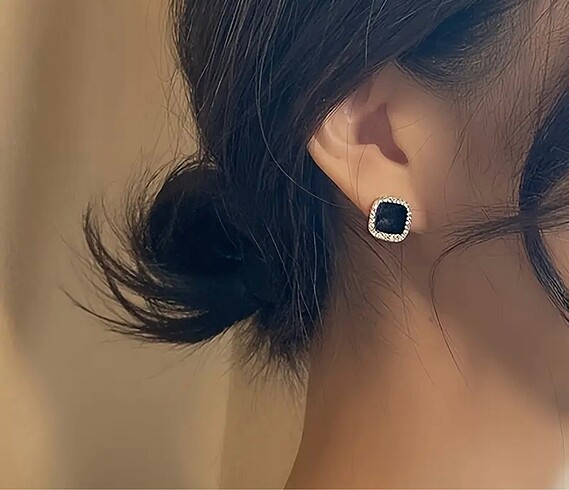 Accessorize Siyah taşlı küpe