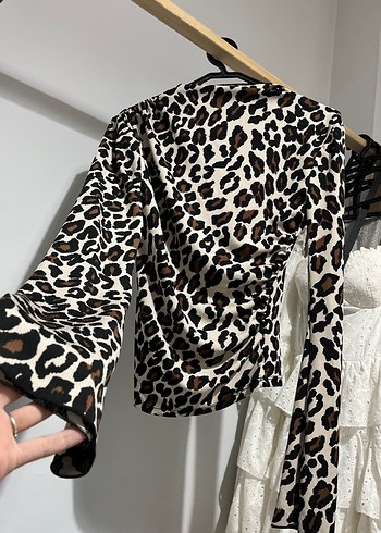 Leopar desenli ispanyol kol bluz - Görsel 2