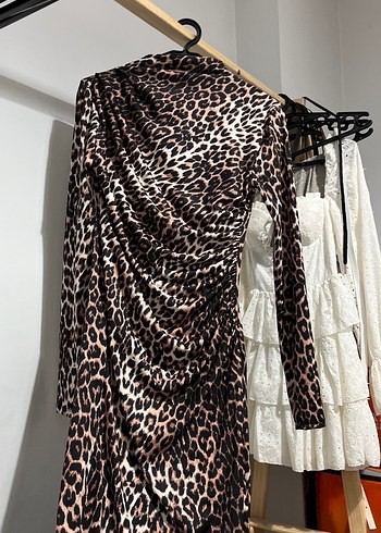 Leopar Desenli Uzun Drapeli Kadın Elbise - Görsel 3