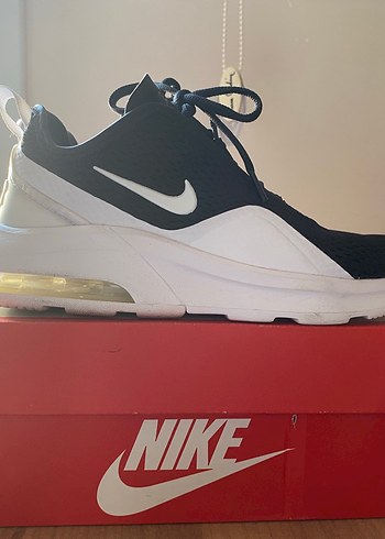 Nike Siyah Beyaz Spor Ayakkabı