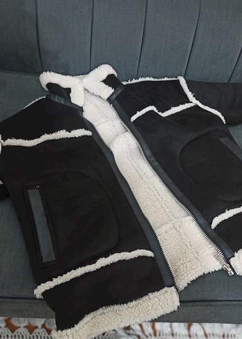 Sokak Stili Siyah Kürklü Kısa Kaban - Görsel 3