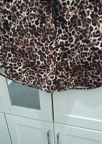 Kahverengi Leopar Desenli Kadın Mini Şort - Görsel 2