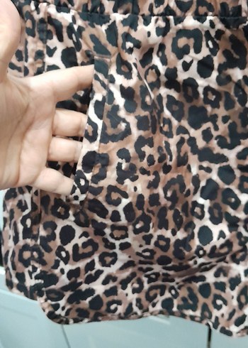 Kahverengi Leopar Desenli Kadın Mini Şort - Görsel 3