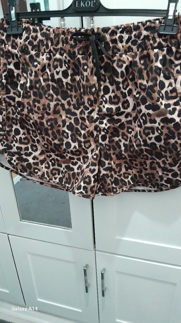 Kahverengi Leopar Desenli Kadın Mini Şort - Görsel 2