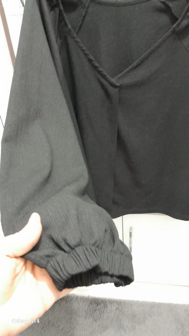 Siyah V Yaka Uzun Kollu Kadın Bluz - Görsel 3