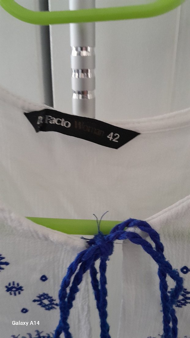 Püsküllü Nakışlı Beyaz bluz - Görsel 3