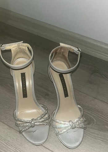 Gri taşlı topuklu ayakkabı - Görsel 3