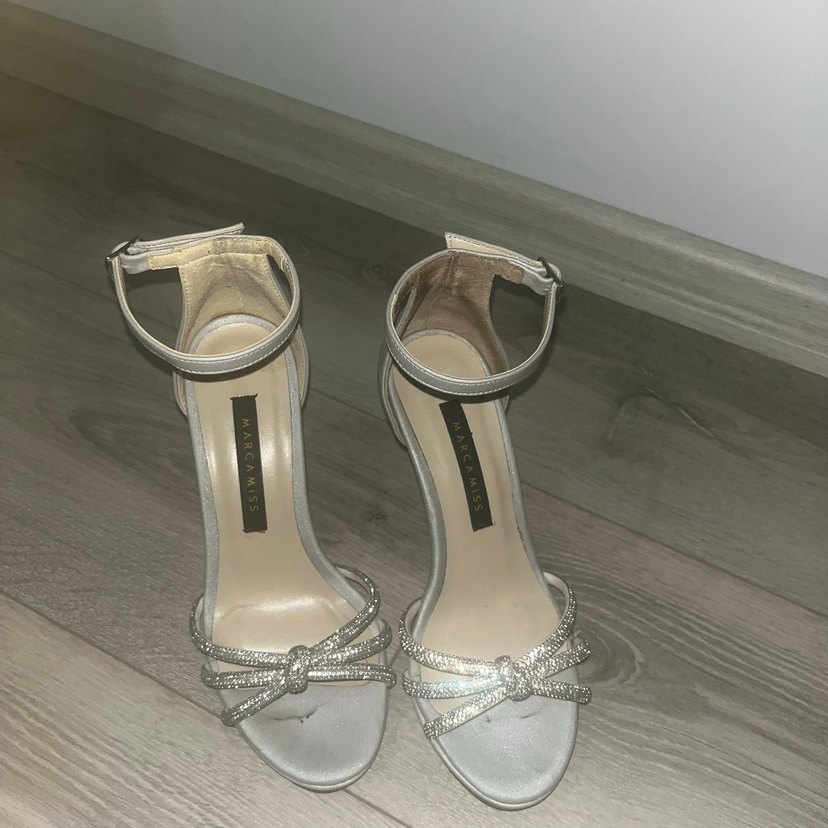 Gri taşlı topuklu ayakkabı - Görsel 3