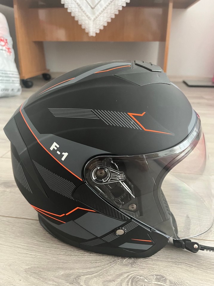 Kilitli Siyah Motosiklet Kaskı - Görsel 3