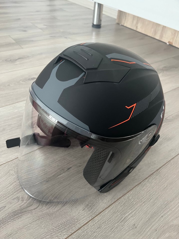 Kilitli Siyah Motosiklet Kaskı - Görsel 2