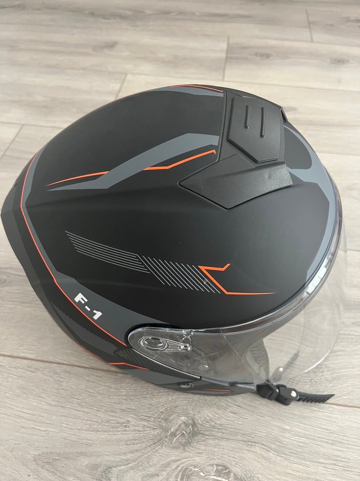 Kilitli Siyah Motosiklet Kaskı - Görsel 4