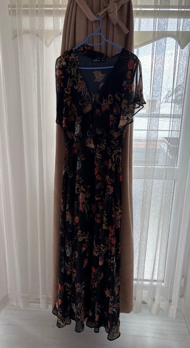 Bohem Tarzı Uzun Desenli V Yakalı Elbise - Görsel 2