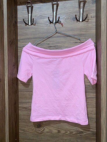 Düşük kol pembe bluz yaka