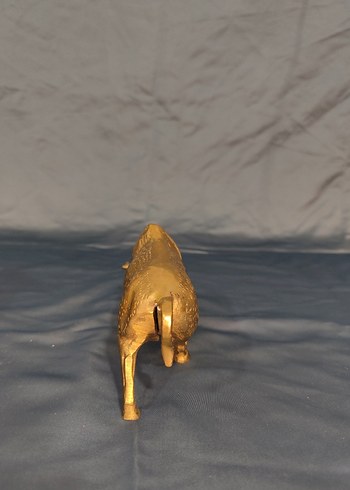 Parlak Altın Boğa Figürü - Görsel 3