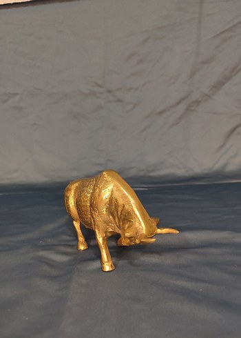 Parlak Altın Boğa Figürü - Görsel 2