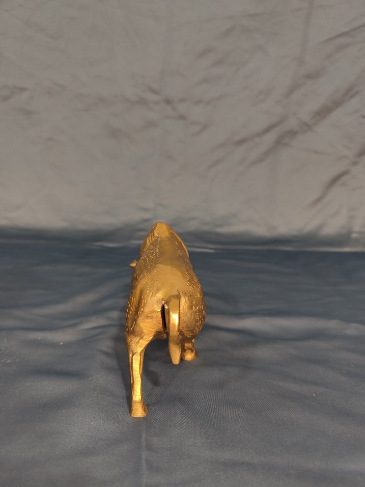 Parlak Altın Boğa Figürü - Görsel 3