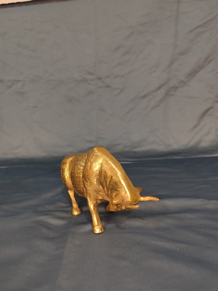 Parlak Altın Boğa Figürü - Görsel 2