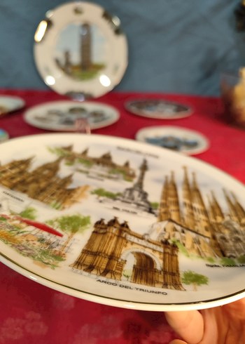 Barcelona temalı dekoratif porselen tabak - Görsel 2