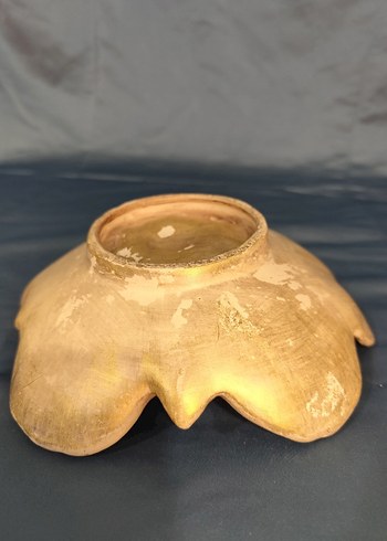 Çiçek şeklinde üzeri el boyası alçı tabak - Görsel 4