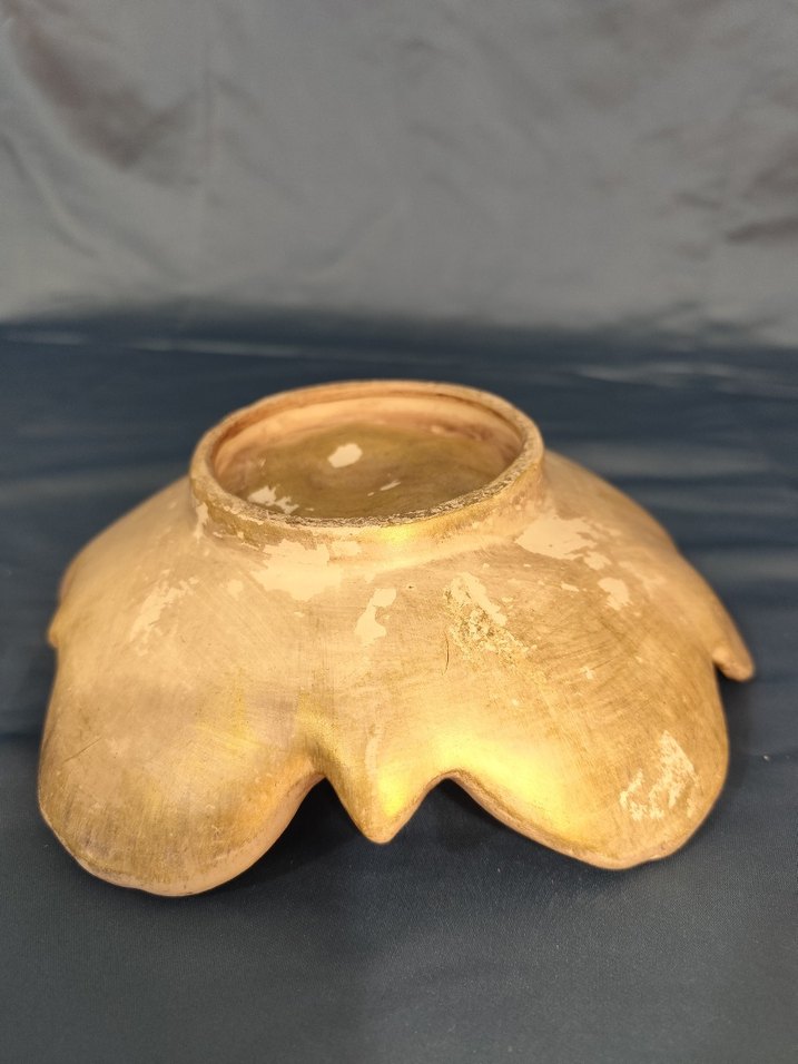 Çiçek şeklinde üzeri el boyası alçı tabak - Görsel 4