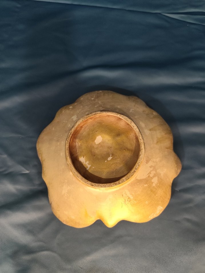 Çiçek şeklinde üzeri el boyası alçı tabak - Görsel 5