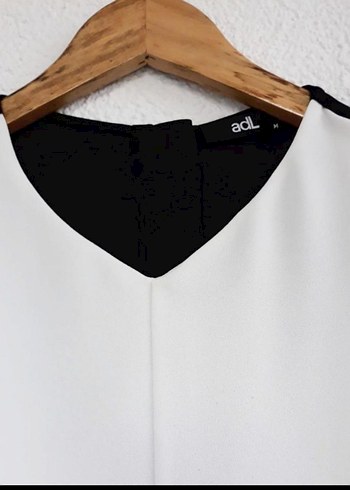 V Yaka Kolsuz Beyaz Siyah Bluz - Görsel 2