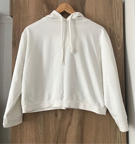Beyaz crop sweatshirt