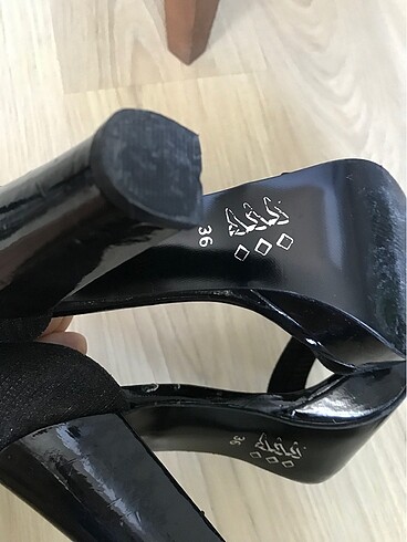 Simli Topuklu Ayakkabı - Görsel 3