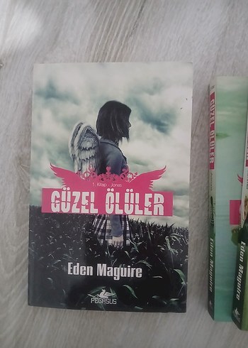 Güzel Ölüler 3 Kitap Seti - Eden Maguire