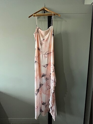 l Beden Bershka pembe desenli askılı midi elbise
