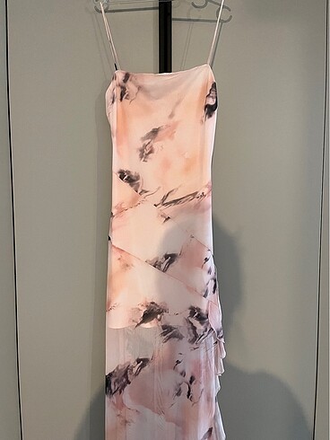 l Beden pembe Renk Bershka pembe desenli askılı midi elbise