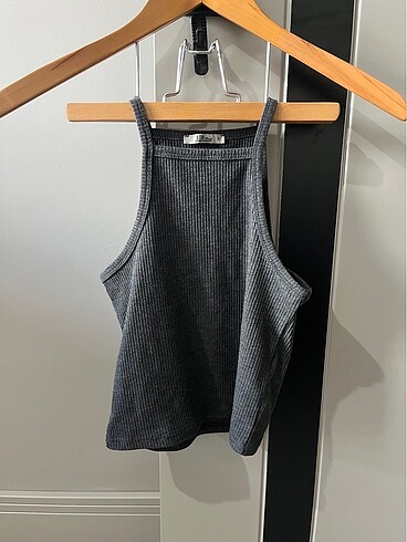 Koyu gri halter yaka üst